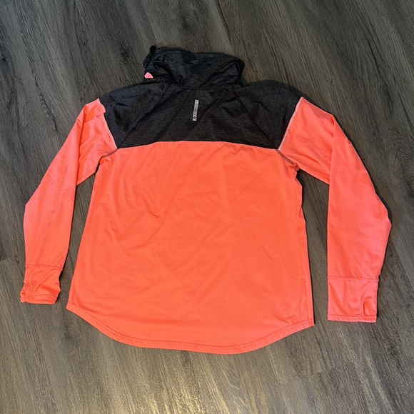 Women’s Xersion Running Pullover - Picture 4 of 4